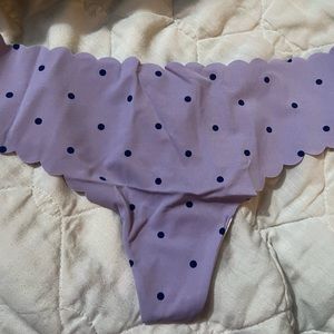 Victoria’s Secret No Show Thong size Medium New with Tags